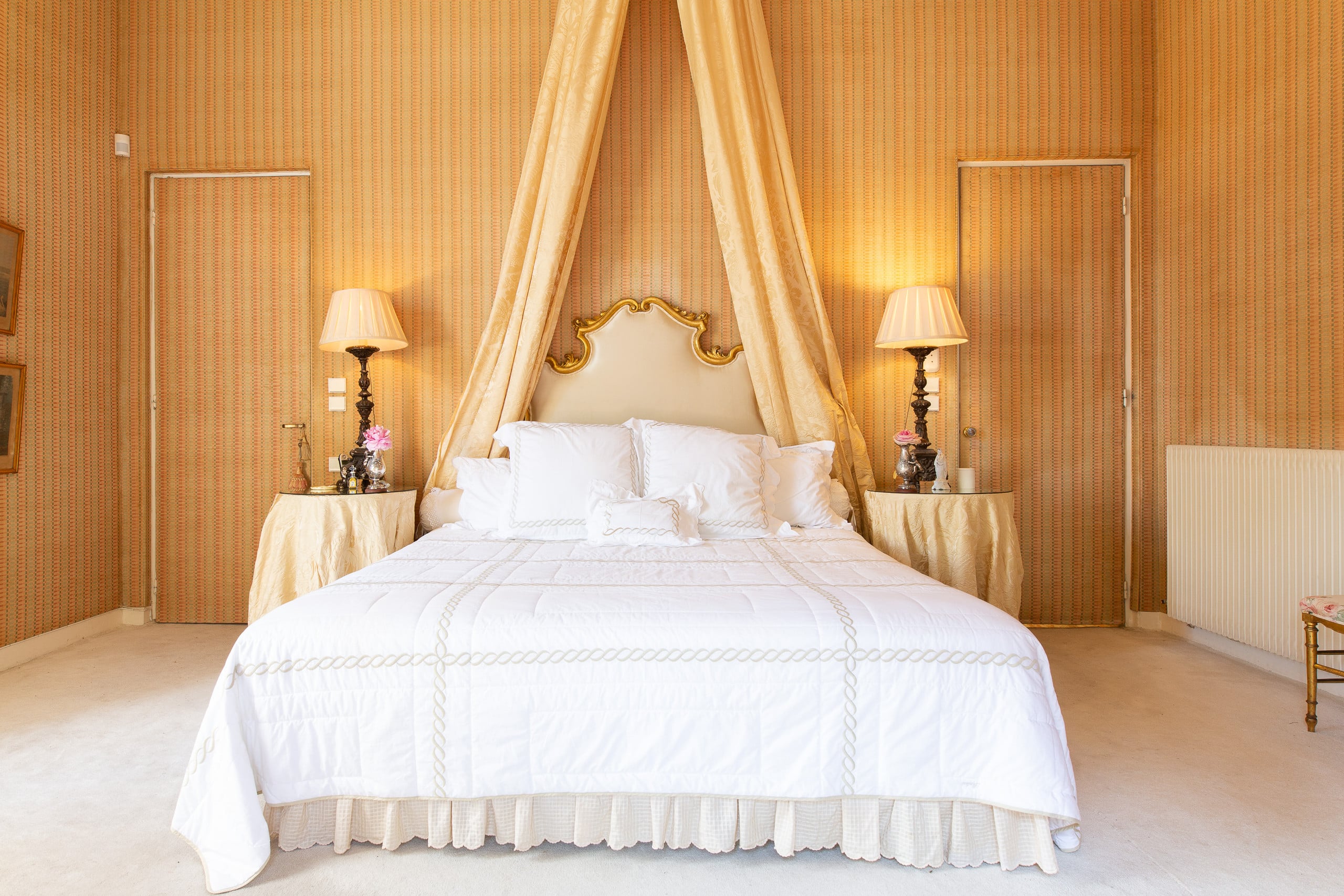 Canopied principal bedroom