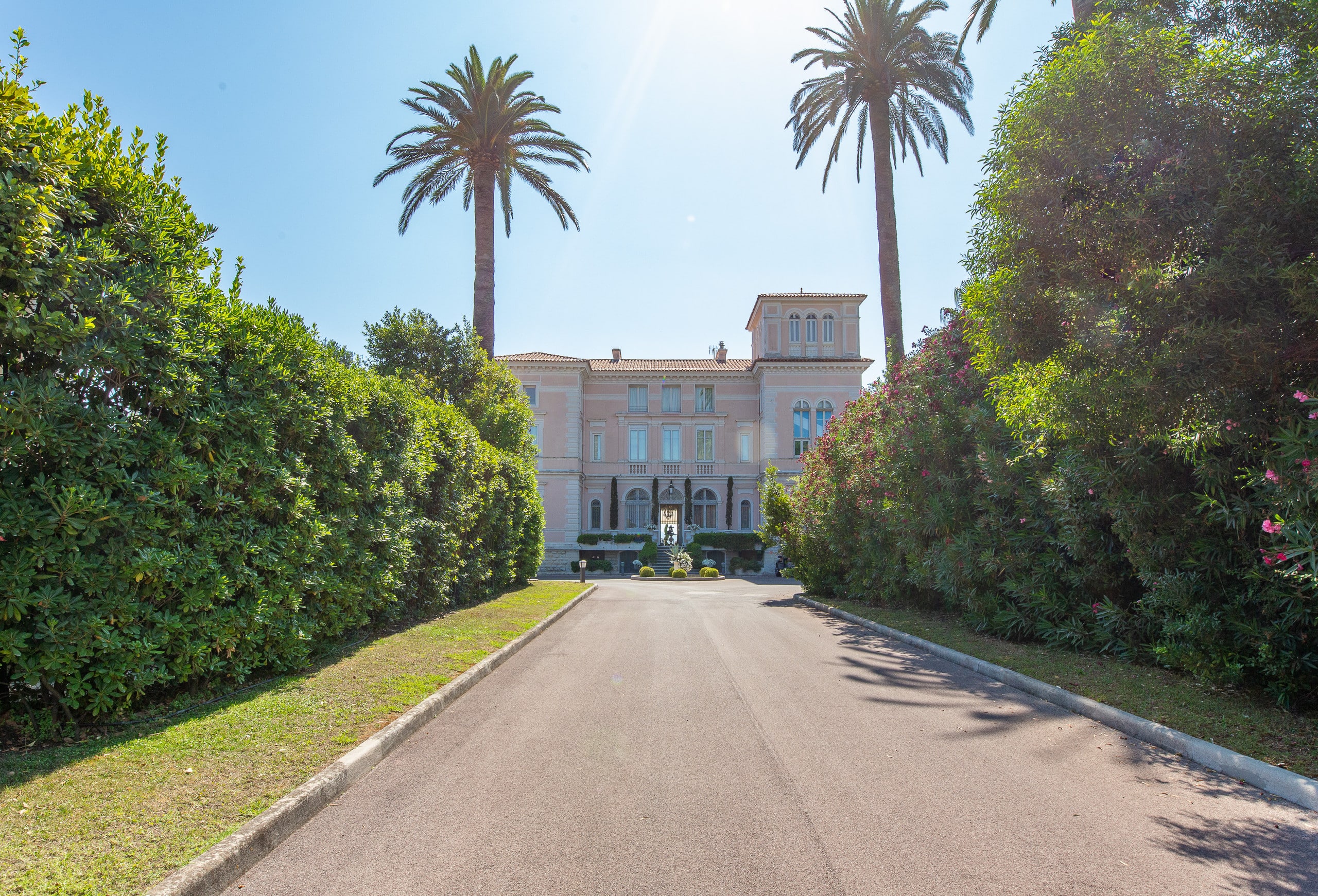 The approach to Château Algarve