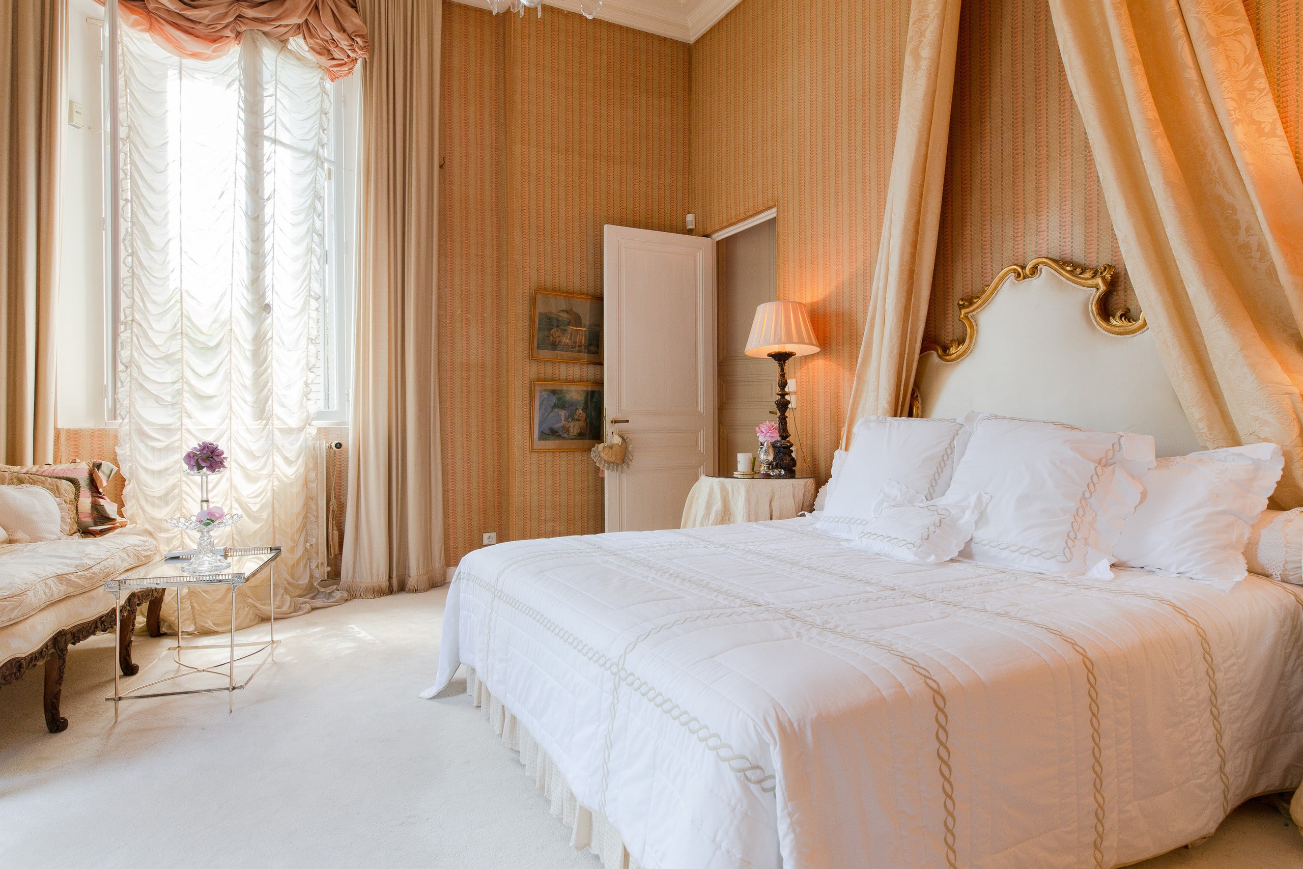 Bedroom 1 suite